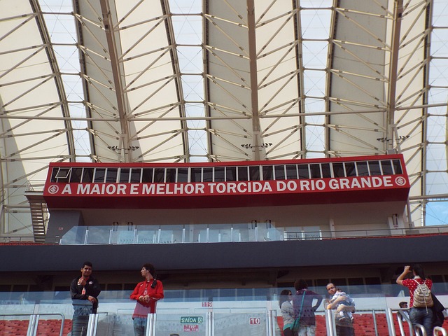 罗伊·基恩在ITV节目中毫不留情地批评英格兰球员，并攻击伊恩·赖特.